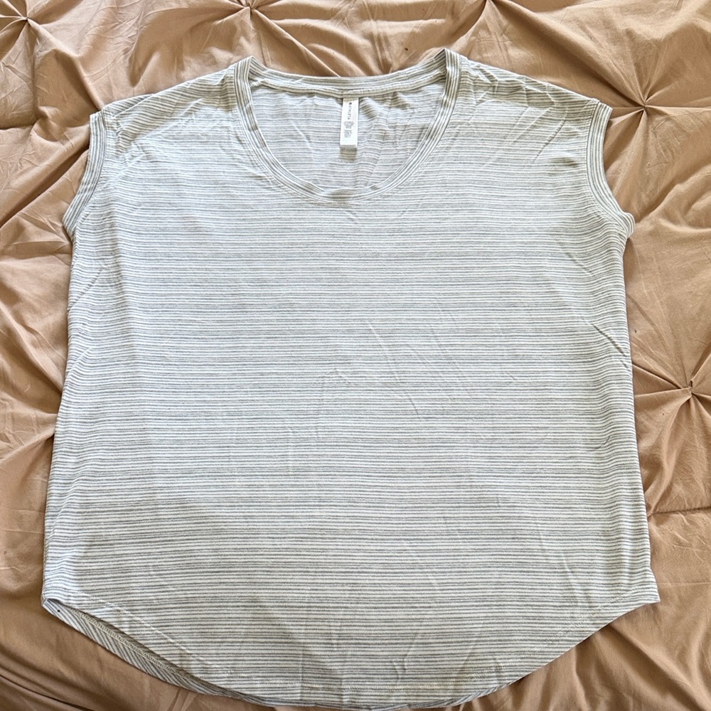 Athleta cloud light stratus t shirt size S